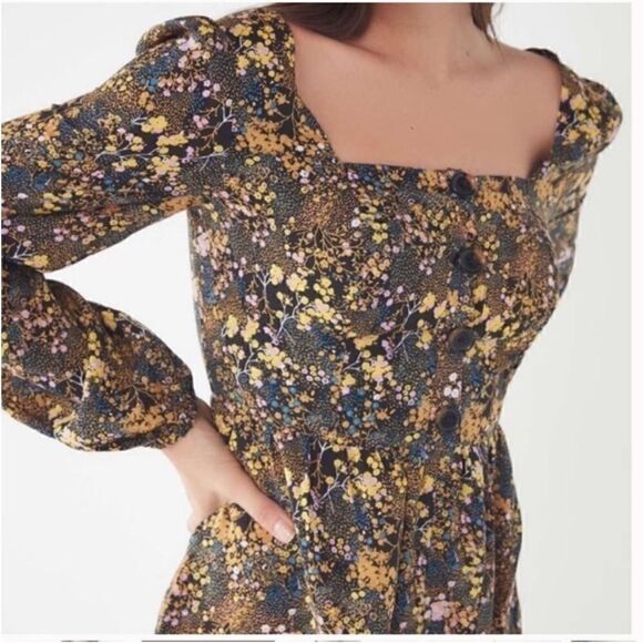 Urban Outfitters Paulina Floral Square Romper - Picture 2 of 10